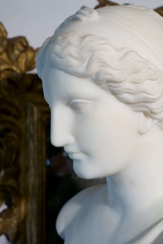 Empire - Aphrodite de Cnide, buste en marbre de début 19e