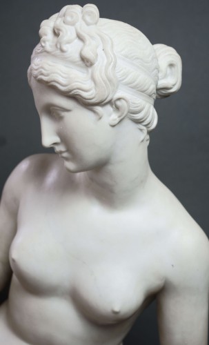 Venus with an apple Marble Around 1840 - Sculpture Style Louis-Philippe
