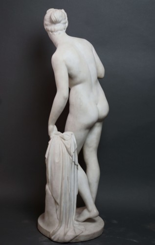 19th century - Venus with an apple Marble Around 1840