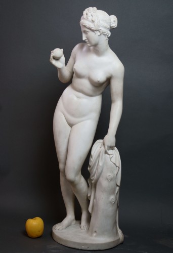 Antiquités - Venus with an apple Marble Around 1840