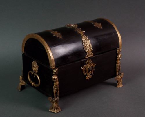 Antiquités - 17th Italian Ebony Gilt Bronze and Diaspre Domed Box