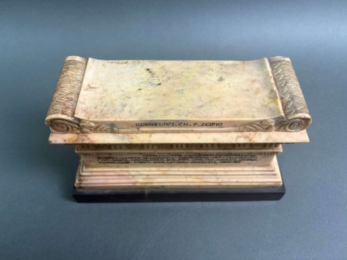 Early 19th Grand Tour Souvenir Marble Sarcophagus Of Lucius Cornelius Scipi - Empire