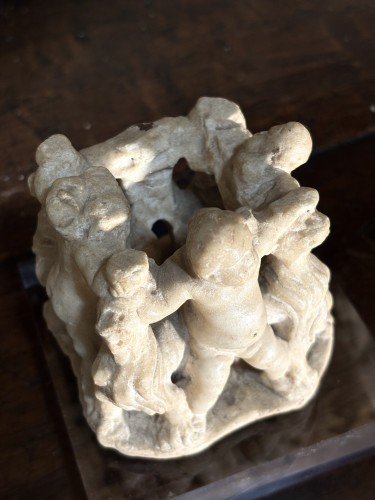 Antiquités - Allégorie Putti et lions, petit groupe en marbre, Renaissance italienne 16e siècle
