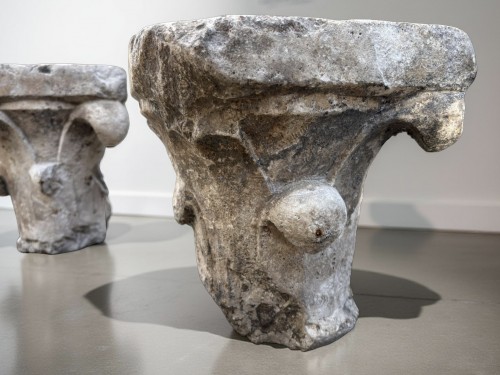 Antiquités - Paire de chapiteaux médiévaux en marbre, Lombardie XIIe siècle