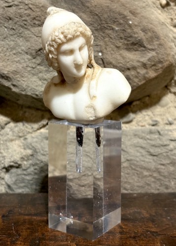 XVIe siècle et avant - Petit Buste Maniériste d'Attis en Marbre 16e