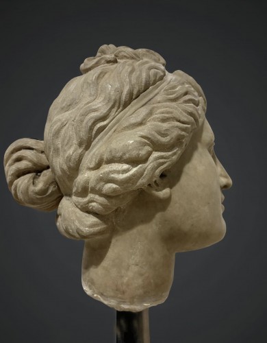 XVIIe siècle - Tête en Marbre de la Vénus de Médicis XVIIe siècle