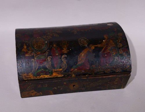 Antiquités - 17th Lacquered And Gilded  Venetian Domed Box