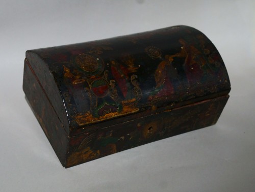 Antiquités - 17th Lacquered And Gilded  Venetian Domed Box
