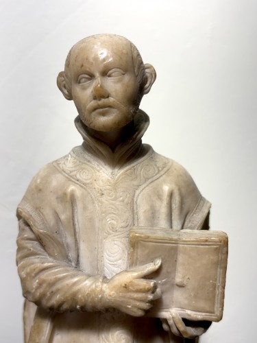 17th Italian Baroque Alabaster Sculpture Of Saint Ignatius Of Loyola - Religious Antiques Style Louis XIII