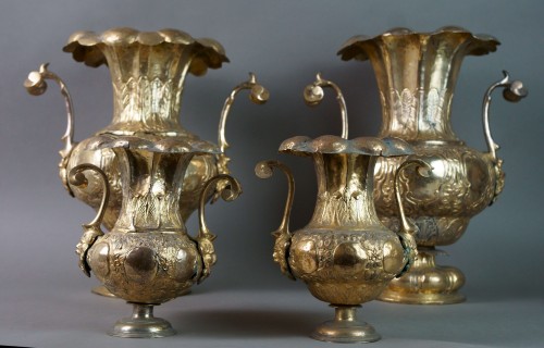Objet de décoration Cassolettes, coupe et vase - Vases en cuivre repoussé et doré époque Renaissance