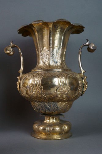 Vases en cuivre repoussé et doré époque Renaissance - Renaissance
