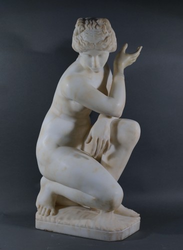Crouching Venus Large Alabaster Sculpture - 
