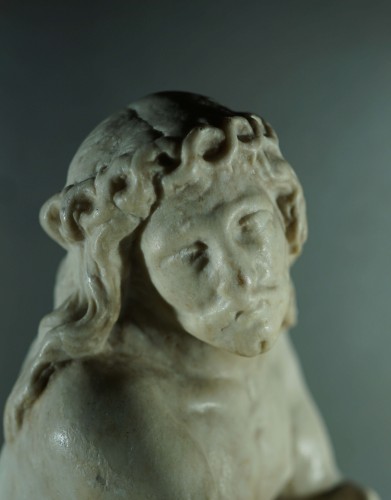 Sculpture  - Flanders, 16th, Alabaster, Christ sitting on the cold stone