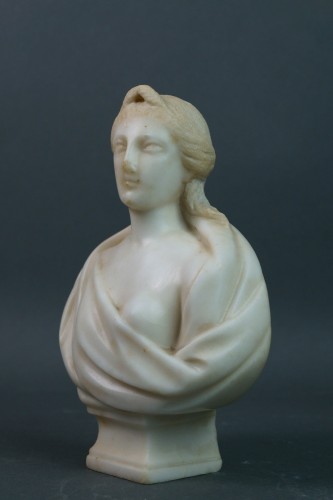 Sculpture  - 18th Italian Tiny Marble Bust Of Juno