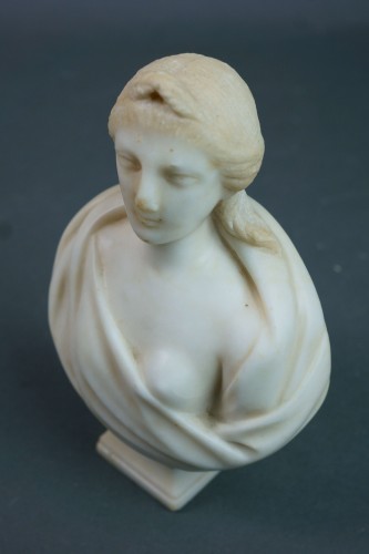Louis XIV - 18th Italian Tiny Marble Bust Of Juno