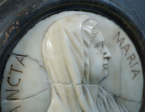 Médaillon en marbre Profil de Vierge 17e - Louis XIV