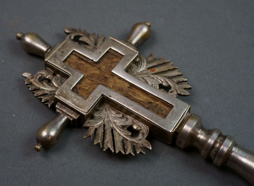 Antiquités - Croix orthodoxe Byzantine bois sculpté et argent du 17e siècle