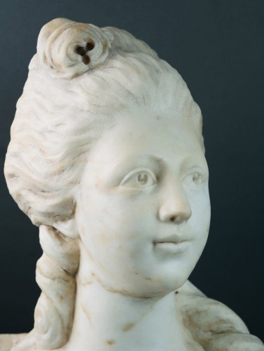Buste en marbre de Marie-Antoinette, France 18e siècle - Sculpture Style Louis XVI