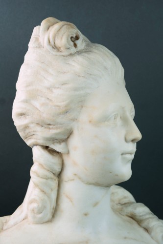 Sculpture Sculpture en Marbre - Buste en marbre de Marie-Antoinette, France 18e siècle