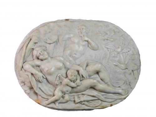 Vénus et Cupidon - Médaillon Baroque en marbre du 17e siècle