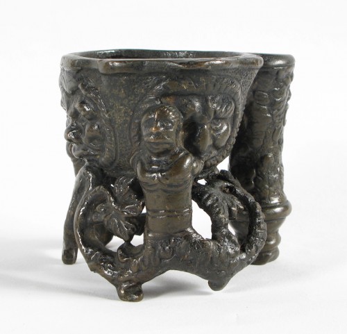Encrier en bronze coulé à la cire perdue, XVIe siècle - Objet de décoration Style Renaissance