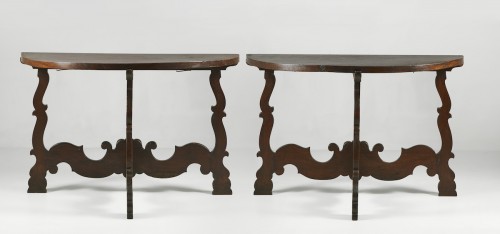 Round table formed by two consoles in walnut, Northern Italy, 17th century - Furniture Style Louis XIV