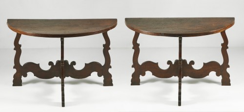 Furniture  - Round table formed by two consoles in walnut, Northern Italy, 17th century
