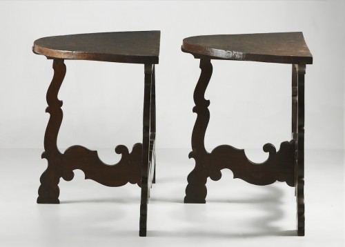 Round table formed by two consoles in walnut, Northern Italy, 17th century - 