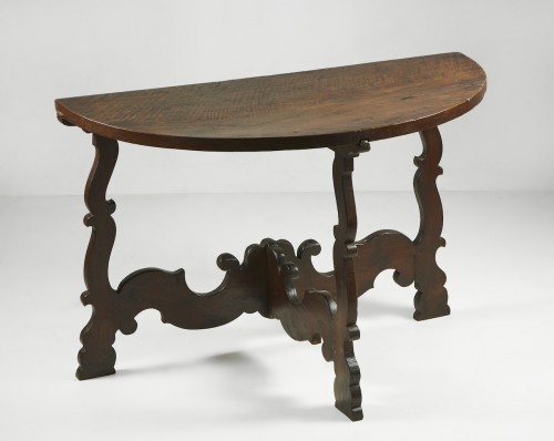 Louis XIV - Round table formed by two consoles in walnut, Northern Italy, 17th century