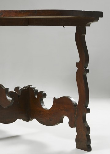 Antiquités - Round table formed by two consoles in walnut, Northern Italy, 17th century