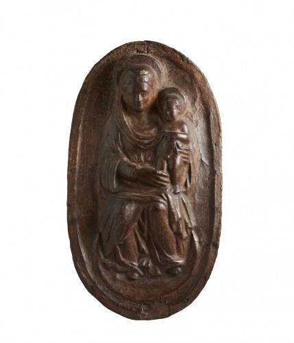 Relief en cuir représentant la Madone intronisée avec l'Enfant sur ses genoux