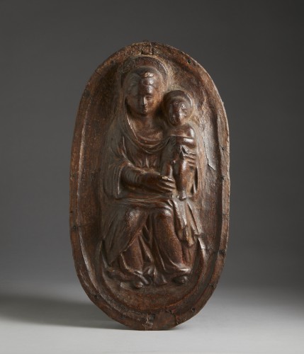 Relief en cuir représentant la Madone intronisée avec l'Enfant sur ses genoux - Sculpture Style 