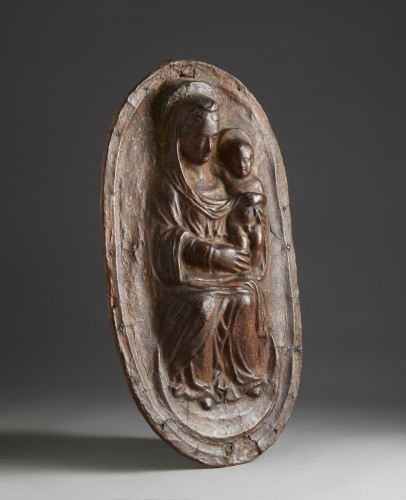 Sculpture  - Relief en cuir représentant la Madone intronisée avec l'Enfant sur ses genoux