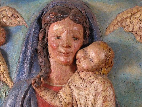 XXe siècle - Vierge à l'Enfant, tondo en terre cuite polychrome du XXe siècle