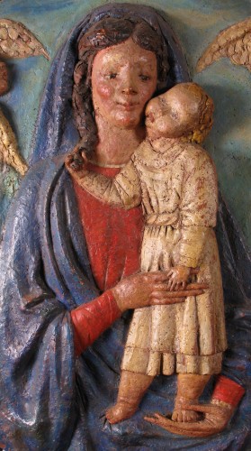 Vierge à l'Enfant, tondo en terre cuite polychrome du XXe siècle - Art nouveau