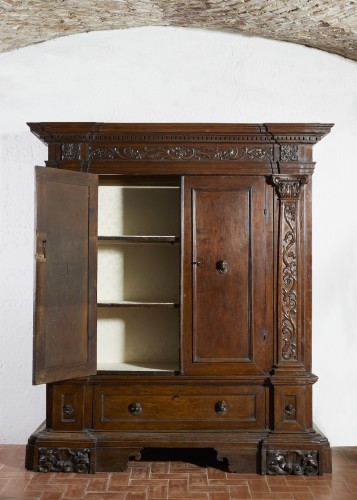 Mobilier Armoire - Armoire en noyer, Italie du Nord XVIIe siècle