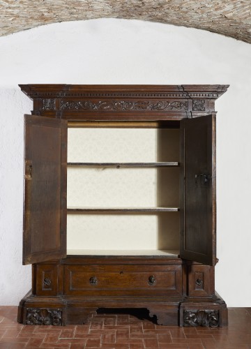 Armoire en noyer, Italie du Nord XVIIe siècle - Antichità Santa Giulia