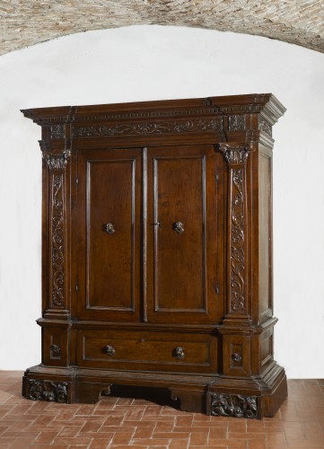XVIIe siècle - Armoire en noyer, Italie du Nord XVIIe siècle