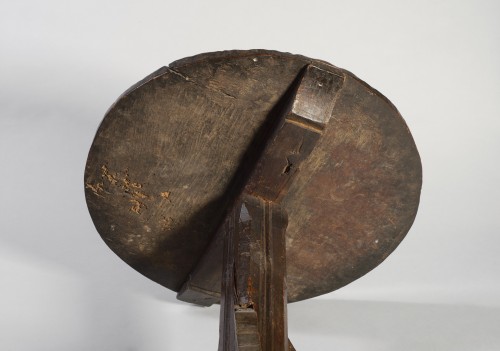 Table ronde en noyer, Lombardie XVIe siècle - 