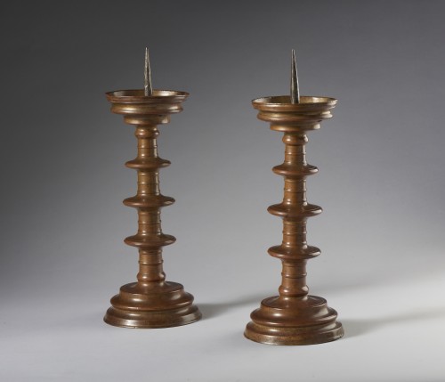 Lighting  - Pair of bronze ring candlesticks, Tuscany 16th century