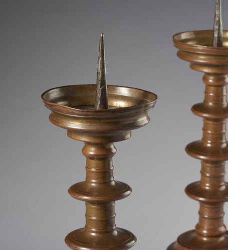 Pair of bronze ring candlesticks, Tuscany 16th century - Renaissance