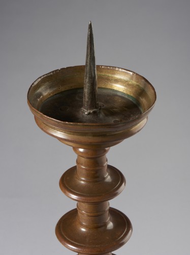 Antiquités - Pair of bronze ring candlesticks, Tuscany 16th century