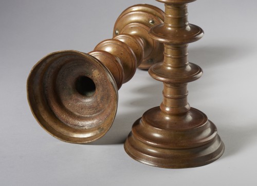 Antiquités - Pair of bronze ring candlesticks, Tuscany 16th century
