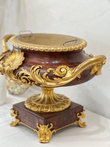 19th century - 19th-century cherry red marble and gilded bronze planter
