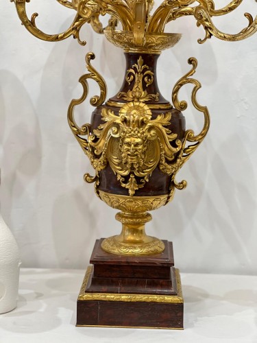 XIXe siècle - Paire de candélabres en bronze doré et marbre griotte à 10 bras XIXe siècle