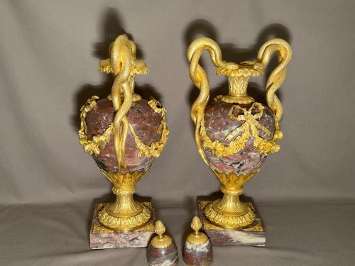Paire de vases Napoléon III en marbre brèche violette et bronze doré - Objet de décoration Style Napoléon III
