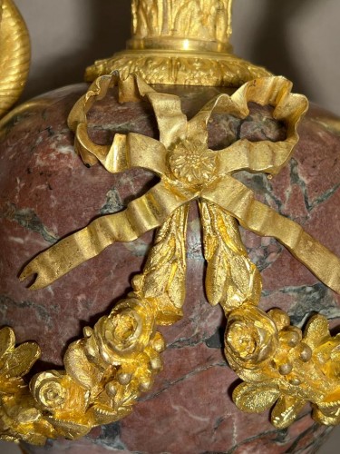 Napoléon III - Paire de vases Napoléon III en marbre brèche violette et bronze doré