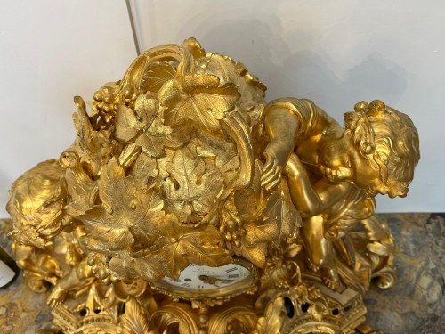 Importante pendule de cheminée en bronze ciselé doré, époque Napoléon III - Napoléon III