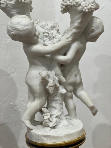 Paire de bougeoirs en porcelaine de Sèvres en biscuit et bronze doré fin XIXe siècle - Antikvariat Nice