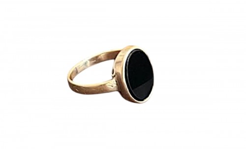 Bague à secret en or jaune orné d'une plaque d'onyx